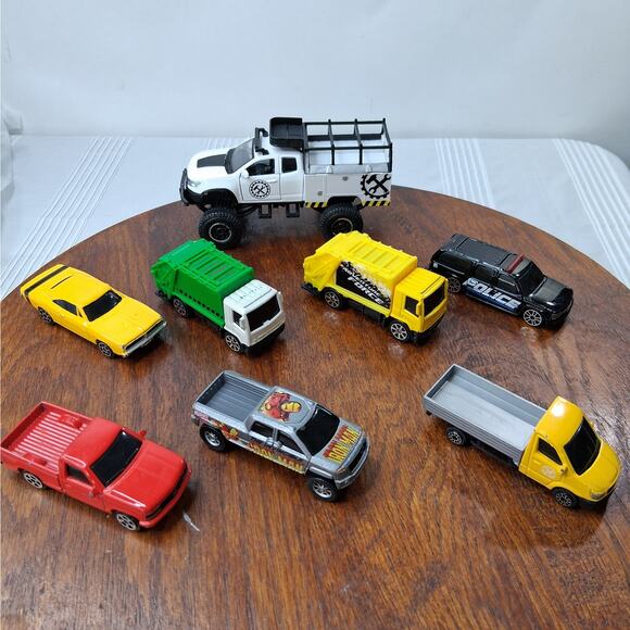 Maisto Diecast 8 Piece Car & Truck Lot Garbage Pickup Trucks - Picture 1 of 16